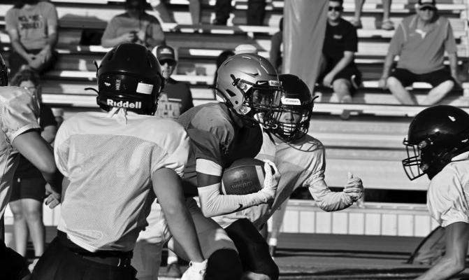 Junior Dae Hardwick played well on both sides of the ball, showing off one of the many weapons Alpine Head Coach Andy Smith has at his disposal for the 2024 Fightin’ Bucks season. Photo by Felipe Fierro.
