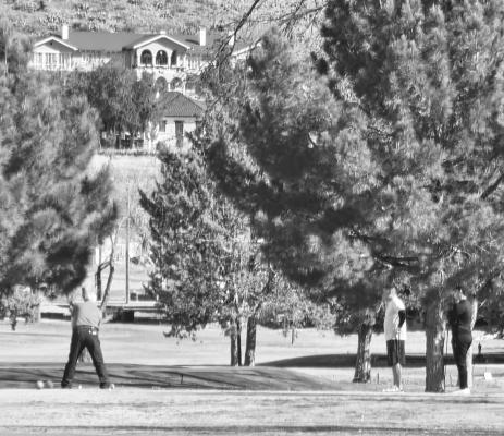 Local golfers took the time to hit the course and improve their game despite the chilly temperatures. Photo by Kara Gerbert