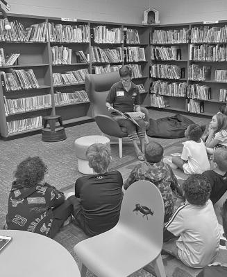 Alpine Kiwanis Club member Judy Stokes kicked off Alpine Elementary’s Read Alpine program on Wednesday morning. Sharing her love of reading, Stokes read to a group of students in the newly revamped AES library. Courtesy photo
