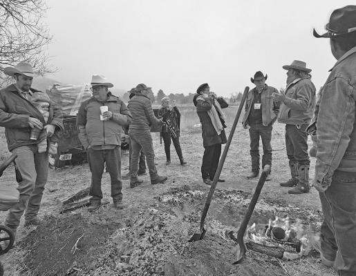 Cowboy poets and future wordsmiths alike try to stay warm by congregating around the fire during Saturday morning’s chuckwagon breakfast at the Lonestar Cowboy Poetry Gathering. Photo by Kara Gerbert
