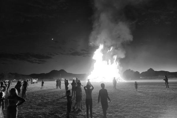 Parents and kids were on hand to enjoy the bonfire at Wednesday night’s homecoming pep rally held in front of the Ag Barn. Photo by Kara Gerbert