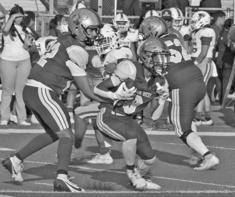 Junior wide receiver Dae Hardwick works to scramble away from the Panther’s defense after a hand-off from Bucks’ quarterback Devon Rojo. Photo by Felipe Fierro