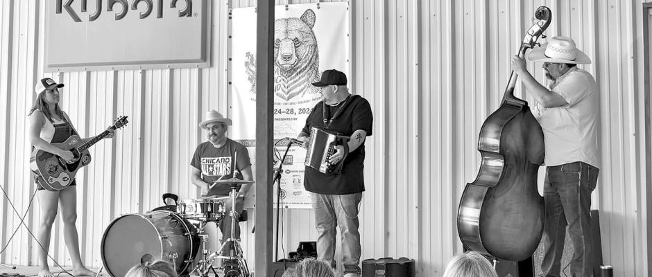 Farm store serenades for Viva Big Bend