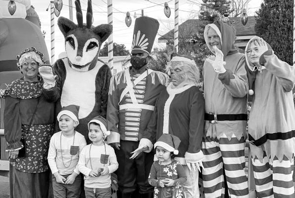A joyful crowd gathers at last year’s Christmas Stroll which is held on Sul Ross Ave. every first weekend of December. Courtesy photo