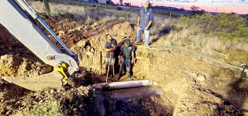 A major waterline break took place on Monday morning, with crews from the Alpine Water Department hard at work to replace the old line near the railroad tracks on the west side of town. Courtesy photo