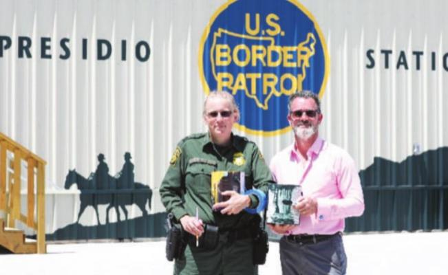 Janenne and Steven Ellis stand in front of the mural at the Presidio Border Patrol Station. Courtesy photo