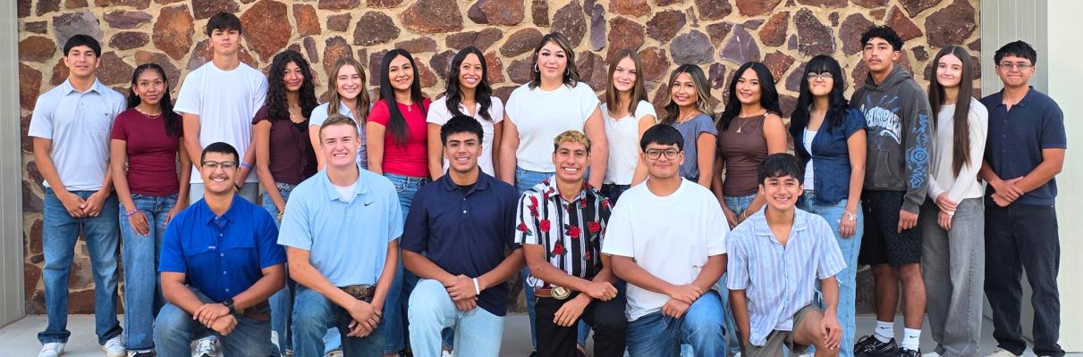 Front Row Kneeling (Left to Right): Ace Granado, Rode Babb, Josh Solis, Harlo Vargas, Adriel Valenzuela, Danny Santos. Back Row (Left to Right) Matthias Prieto, Hailey Adams, Brody Warren, Zoe Munoz, Evelyn Smith, Emmory Mercado, Taryn Hardin, Allyson Sandoval, Molly Garrett, Gabriella Dominguez, Ailea Fierro, Zaylin Llanez, Hector Valenzuela, Abby Bruttomesso, Camilo Celaya Alpine ISD Photo