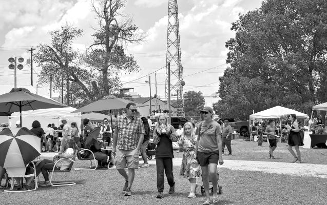 Alpine’s Cinco de Mayo celebration held Saturday on Historic Murphy Street brought out a good crowd of local families who enjoyed music, food, and dancing as part of the annual celebration. Photo by Kara Gerbert