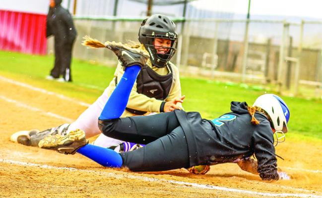 Alpine catcher Mia Lewis tags Presidio’s Yareli Aviles in Friday’s district-opener at Sul Ross. Photo by Shawn Yorks