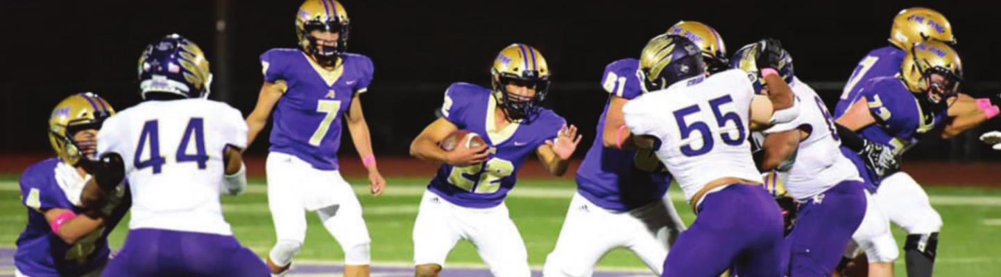 Fightin’ Buck Ylan Hernandez runs with the ball at Friday’s loss to Crane at Buck. Photo by Felipe Fierro