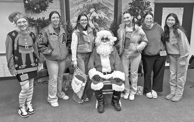 Last Friday, AHS students Collette Sharron, Kody Hawkins, Naida Morris, Navaeh Carrasco, Ryanna Pineda, and Khristal Soto were on hand at Alpine Elementary to help Santa decorate and set up his station to meet and greet the faculty, staff, and student. Courtesy photo.