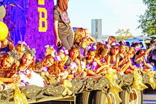 The Lil’ Bucks cheerleaders look super serious about the upcoming pep rally during last Wednesday’s homecoming parade. These young ladies are the future of Alpine cheer. Photo by Kara Gerbert