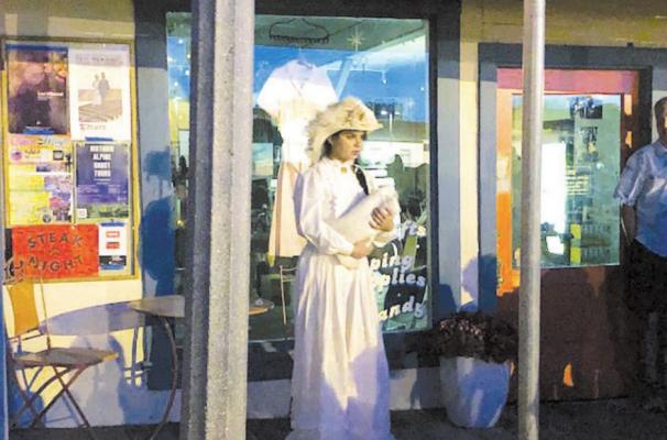 Ghost tour breathes life into downtown