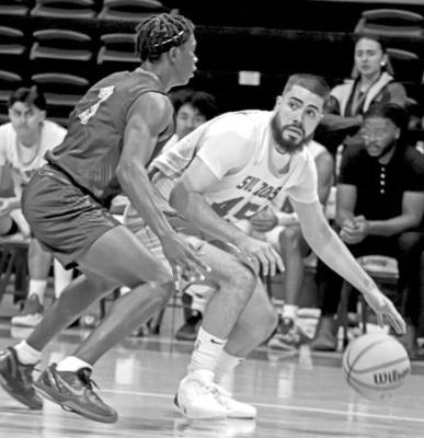 Manny Flores, right, tries to dribble past Wayne Wiggins on Friday night at the Pete P. Gallego Center. Photo by Brianna Martin