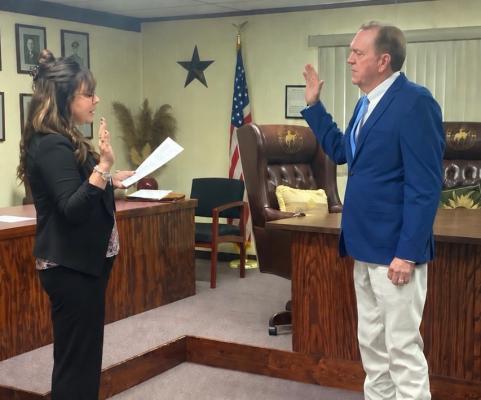 On Tuesday morning, the Honorable Elizabeth J. Lewis swore in the City of Alpine’s new Municipal Judge, Stephen Lumpton. Lumpton will fill the position previously held by Lewis and was approved for the position at the last Alpine City Council meeting. Courtesy photo