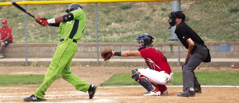 Alpine Cowboys playing the Roswell Invaders. Avalanche photo.
