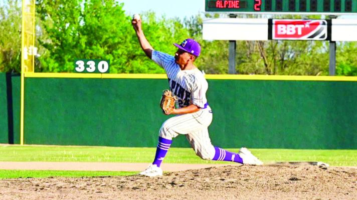 Alpine Fightin’ Buck pitcher David Valenzuela delivered some heat to the Blue Devils from Presidio last week in the Bucks’epic defeat over their district rivals. Photo by Felipe Fierro