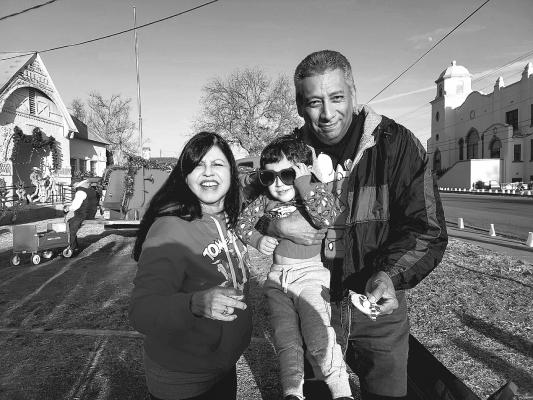 Manny and Lydia Granado along with their son Daniel build Christmas ornaments at this year’s Christmas Stroll held Saturday evening on Sul Ross Avenue. Avalanche photo by Kara Gerbert