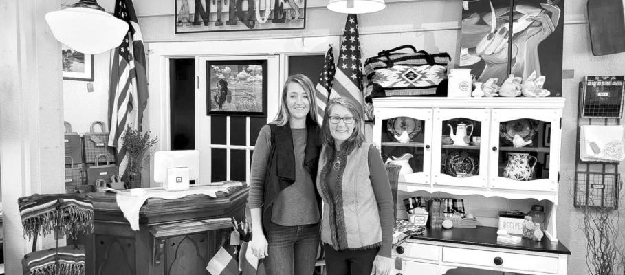 The Desert Palette owner Sarah Knight Freeman pictured with daughter Addie Freeman, who is also a photographer and artist. Avalanche photo by Roxanne Hill