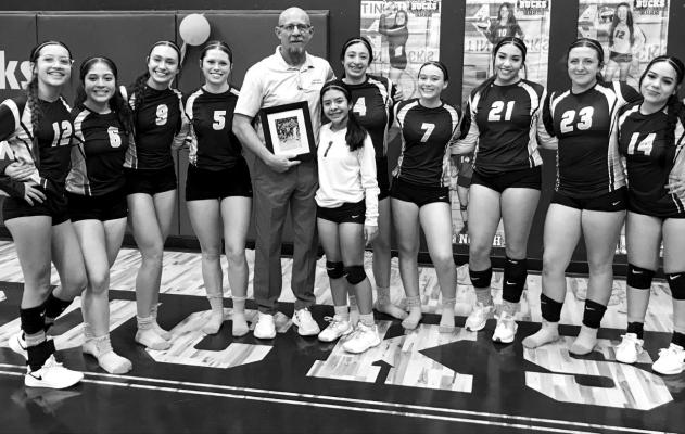 JV Gold fi nishes season undefeated in District